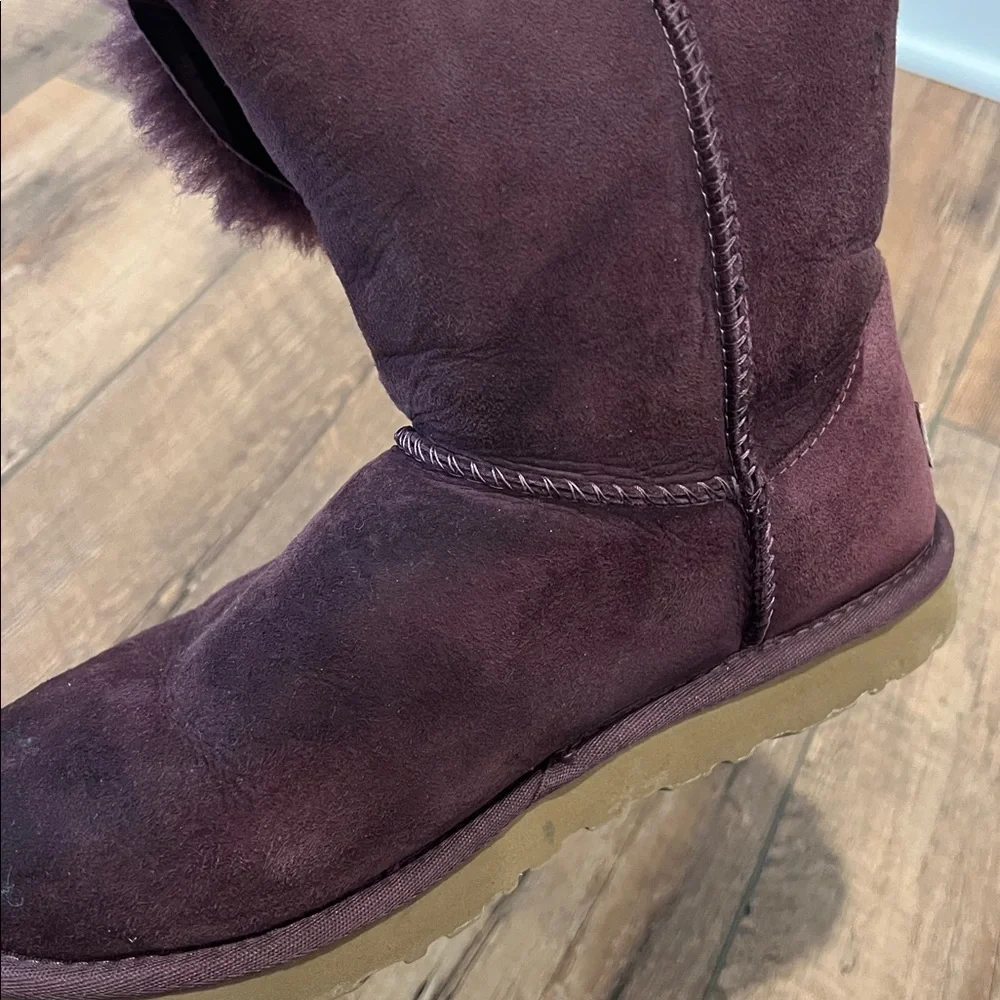 UGG Bailey Button Boots, size 8